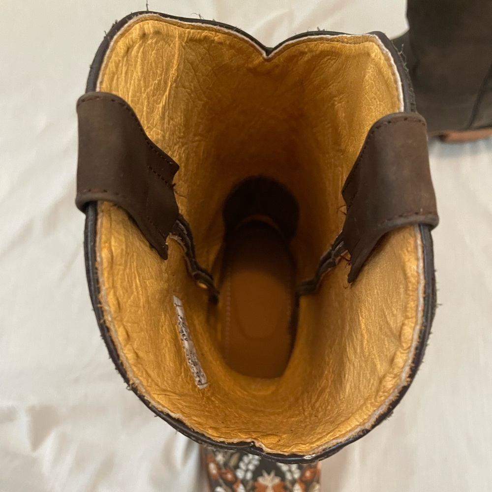 Embroidered Brown Western Boots - Picture 3 of 5